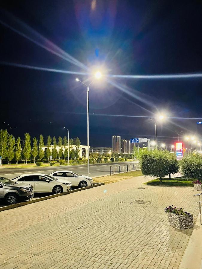Park Avenue Напротив Ботанического Сада Astana Eksteriør billede